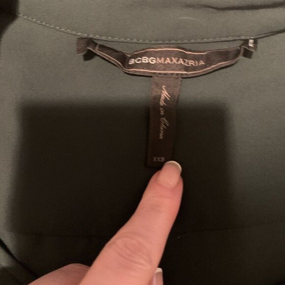 bcbg maxazria Gisella Alpine Green Long Sleeve High Low Blouse Top Xxs - Picture 3 of 4